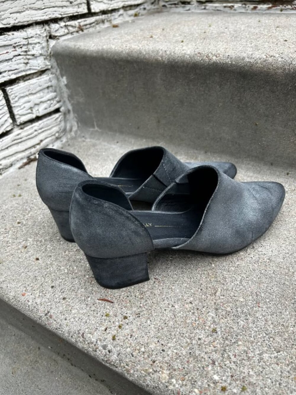 Intentionally Blank Size 7 Suede Heels